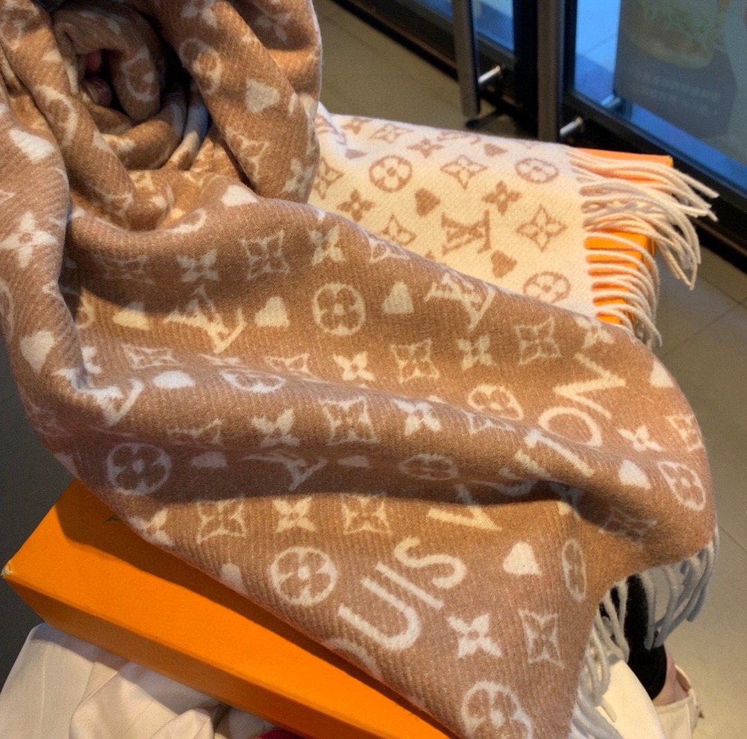Louis Vuitton Tan and Cream Fringe Scarf — detail