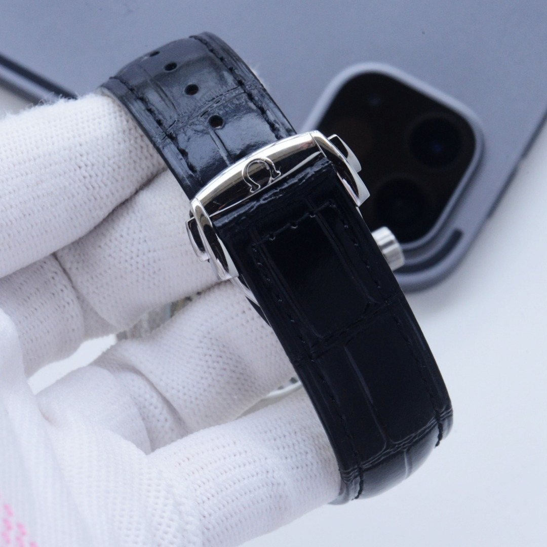 OMEGA Black Silver Bracelet Watch — detail