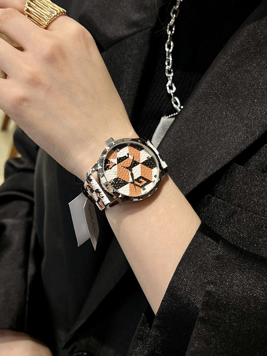 Gucci Geometric-Pattern Watch — model