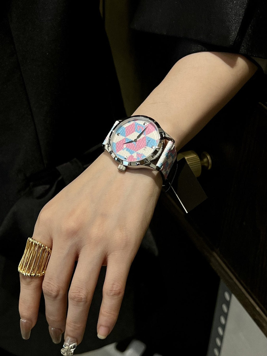 Gucci Patterned Strap Watch — model