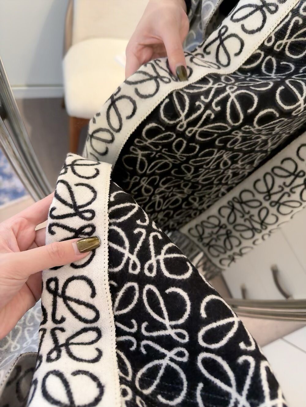 Loewe Fringed Interlocking Motif Scarf — detail