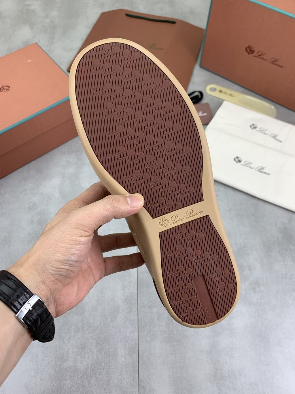 微商相册测试鞋子-Loro Piana Beige Low-Top Sneakers — detail
