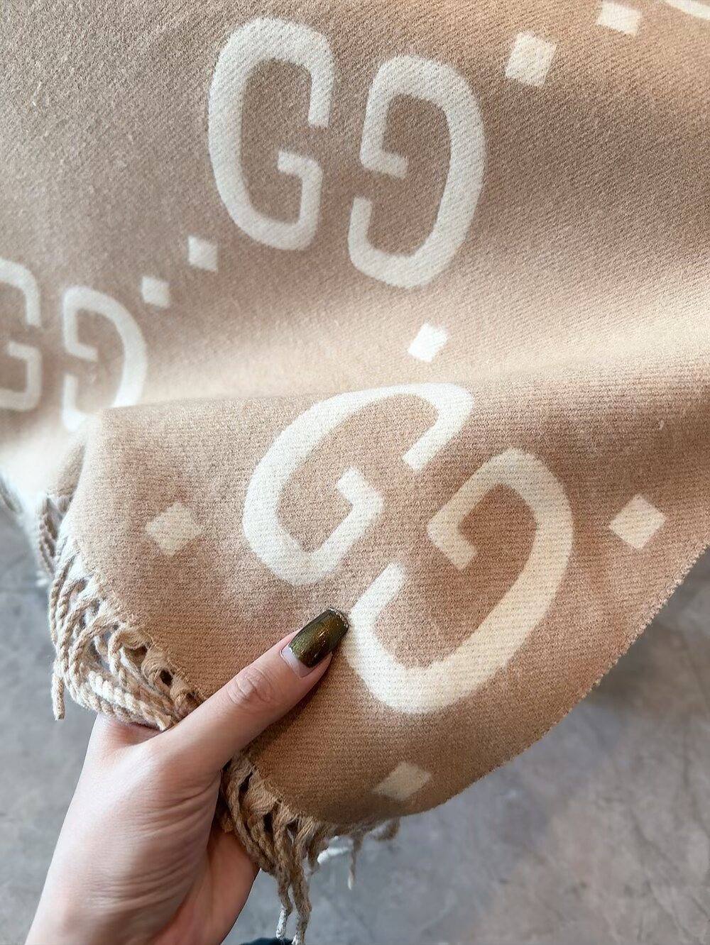 Gucci Two-Tone Fringed Scarf — detail