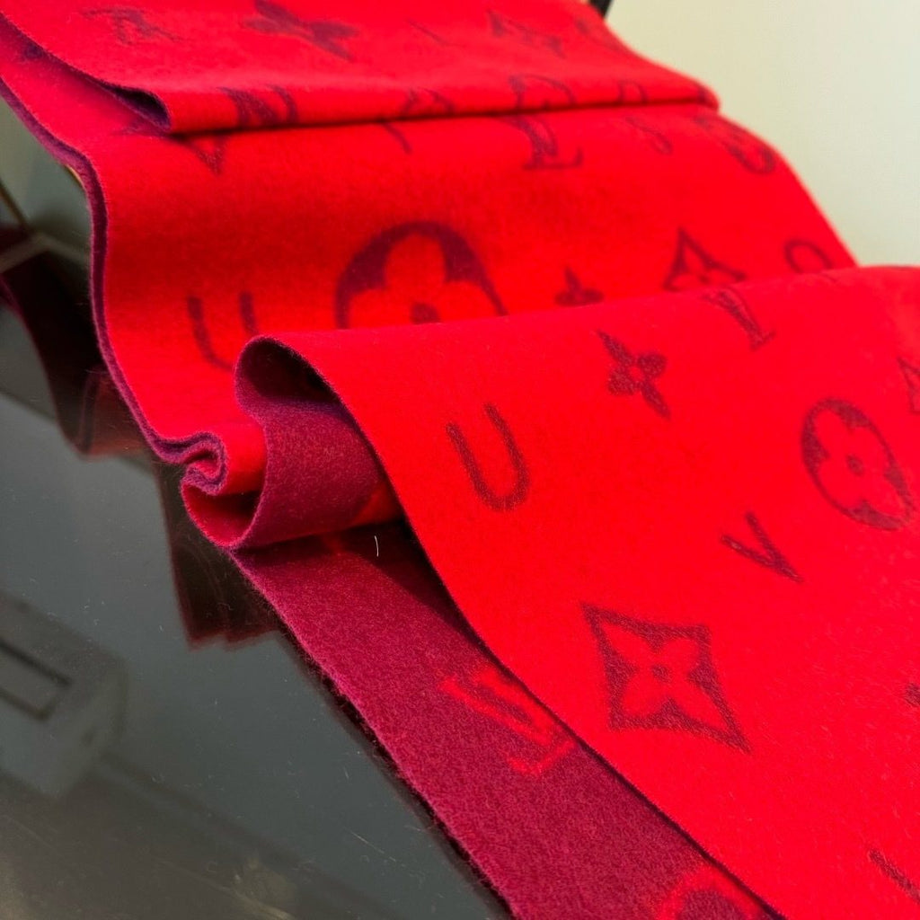 Louis Vuitton Reykjavik 2.0 Red Monogram Scarf — detail