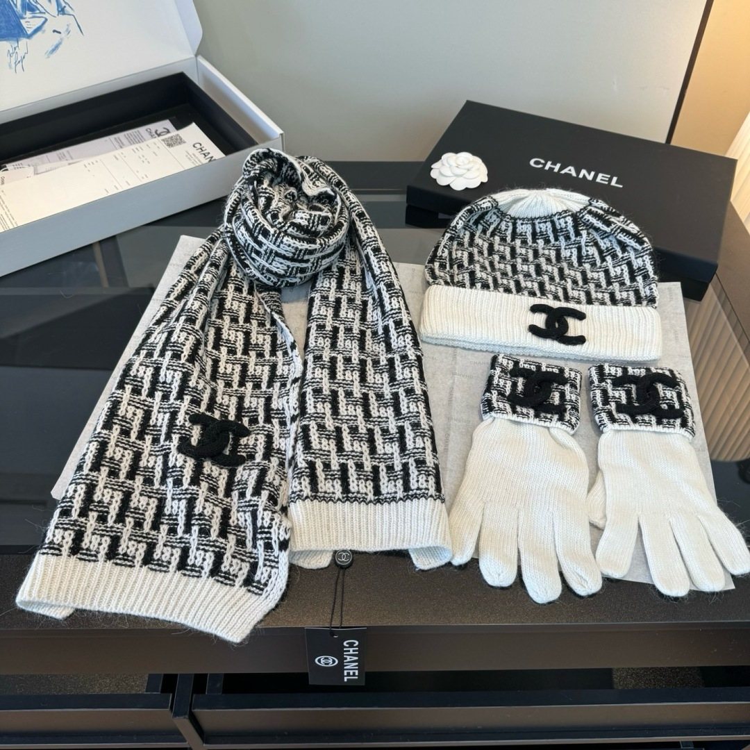 Chanel Black and Ivory Knit Accessory Set — hero