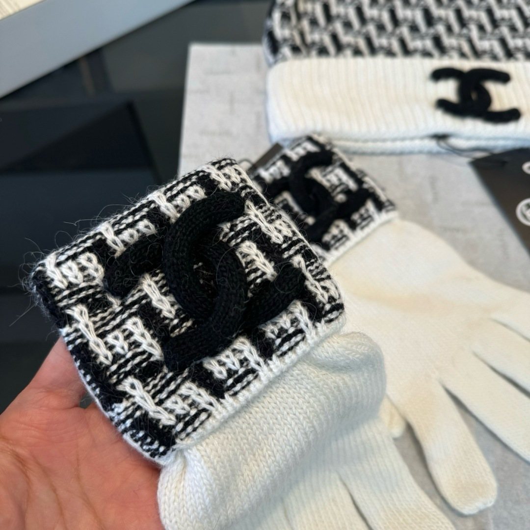 Chanel Black and Ivory Knit Accessory Set — detail