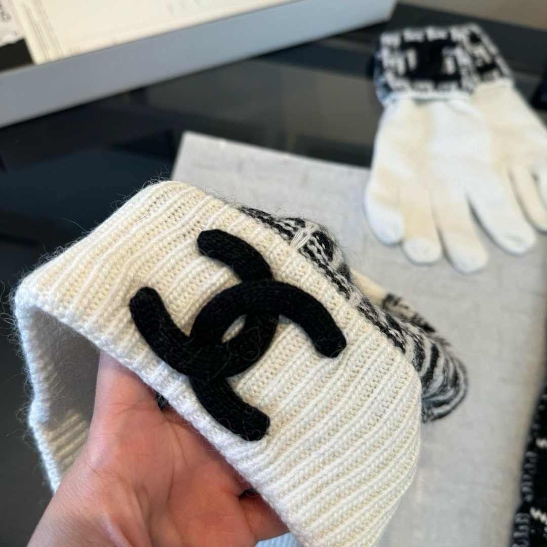 Chanel Black and Ivory Knit Accessory Set — detail