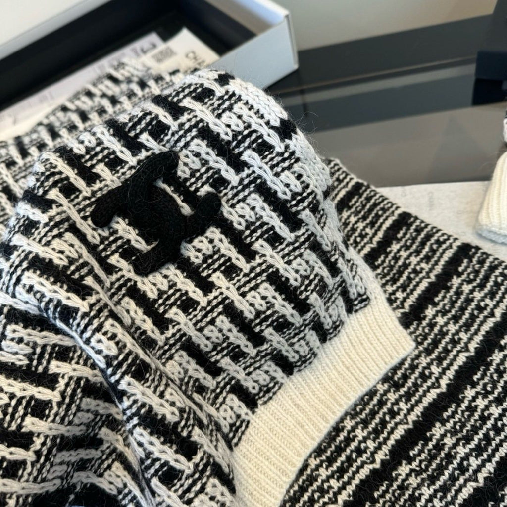 Chanel Black and Ivory Knit Accessory Set — detail