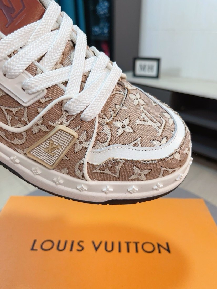 Louis Vuitton Beige-Brown Patterned Sneakers — detail