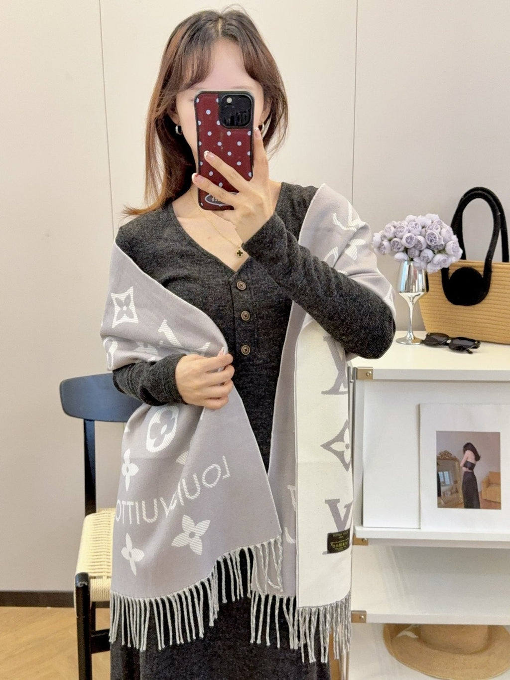 Louis Vuitton Beige & White Fringed Scarf — model