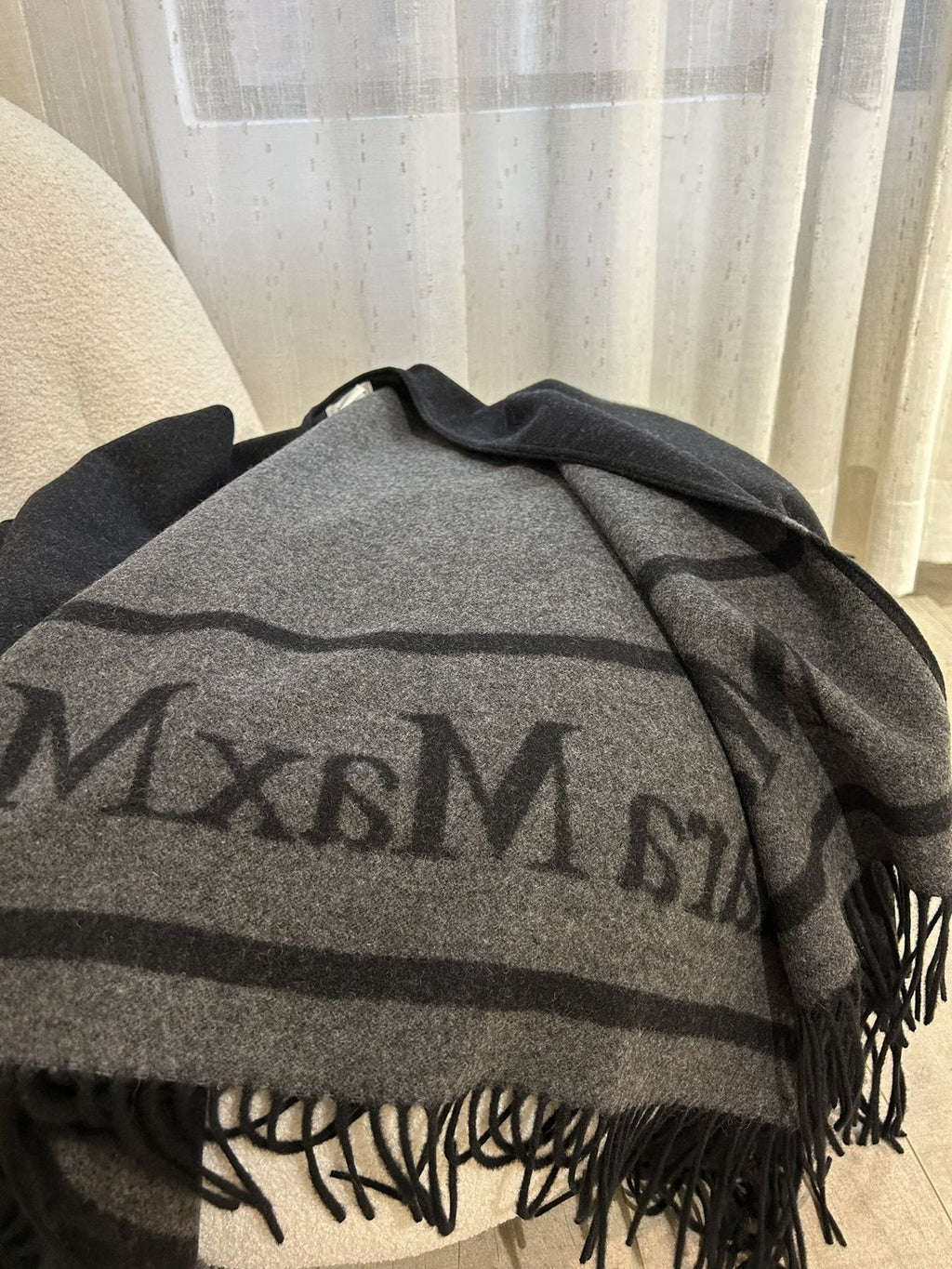 Max Mara Reversible Fringed Cashmere Wrap — detail