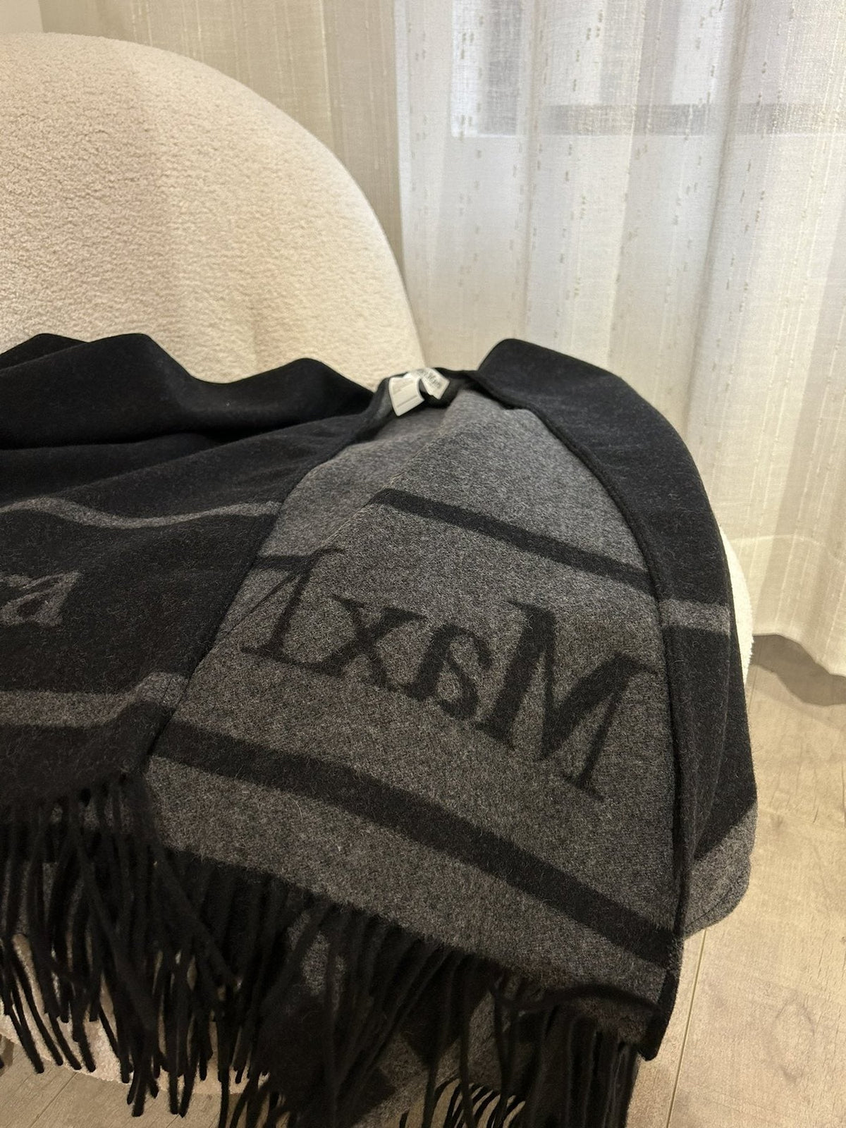 Max Mara Reversible Fringed Cashmere Wrap — detail