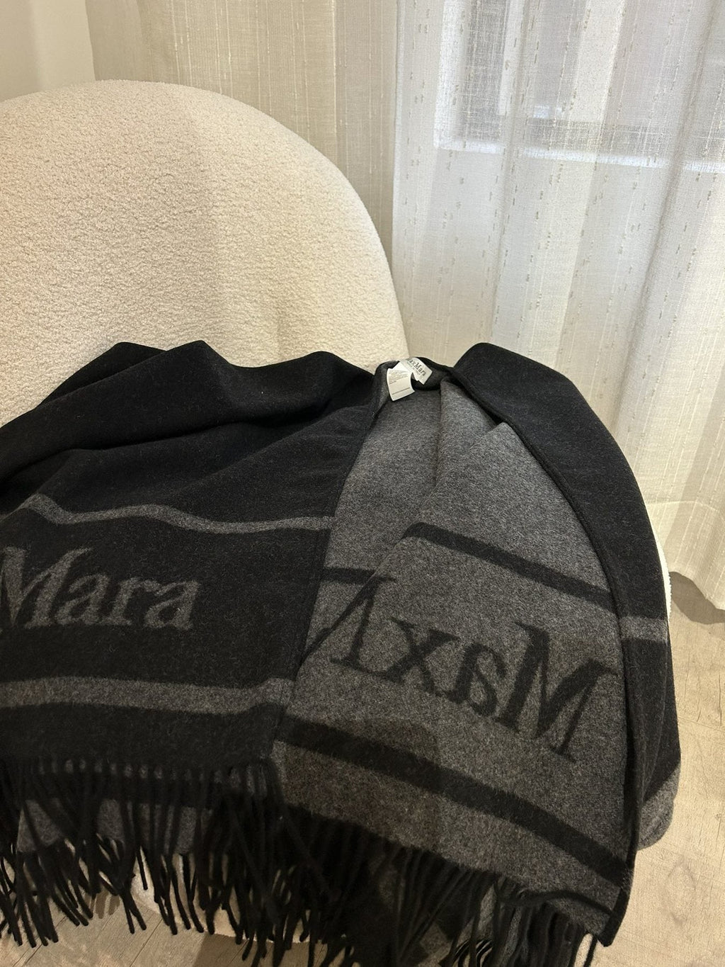 Max Mara Reversible Fringed Cashmere Wrap — detail