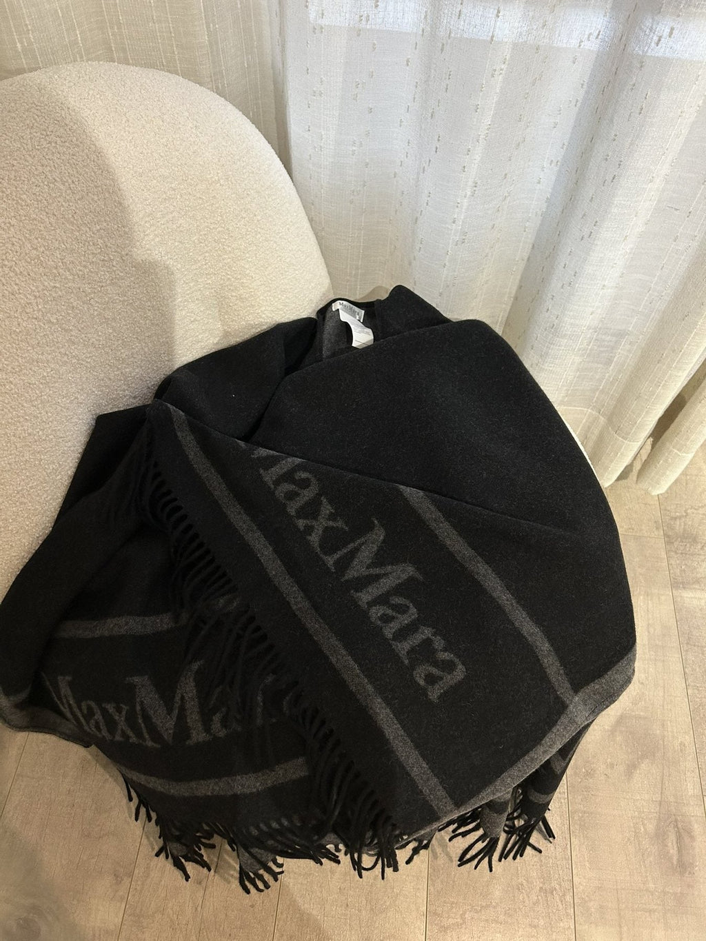 Max Mara Reversible Fringed Cashmere Wrap — detail
