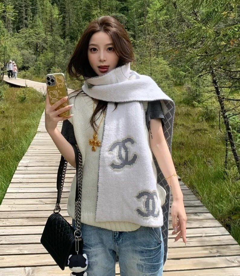 Chanel Gray & Ivory Diamond-Pattern Scarf — model