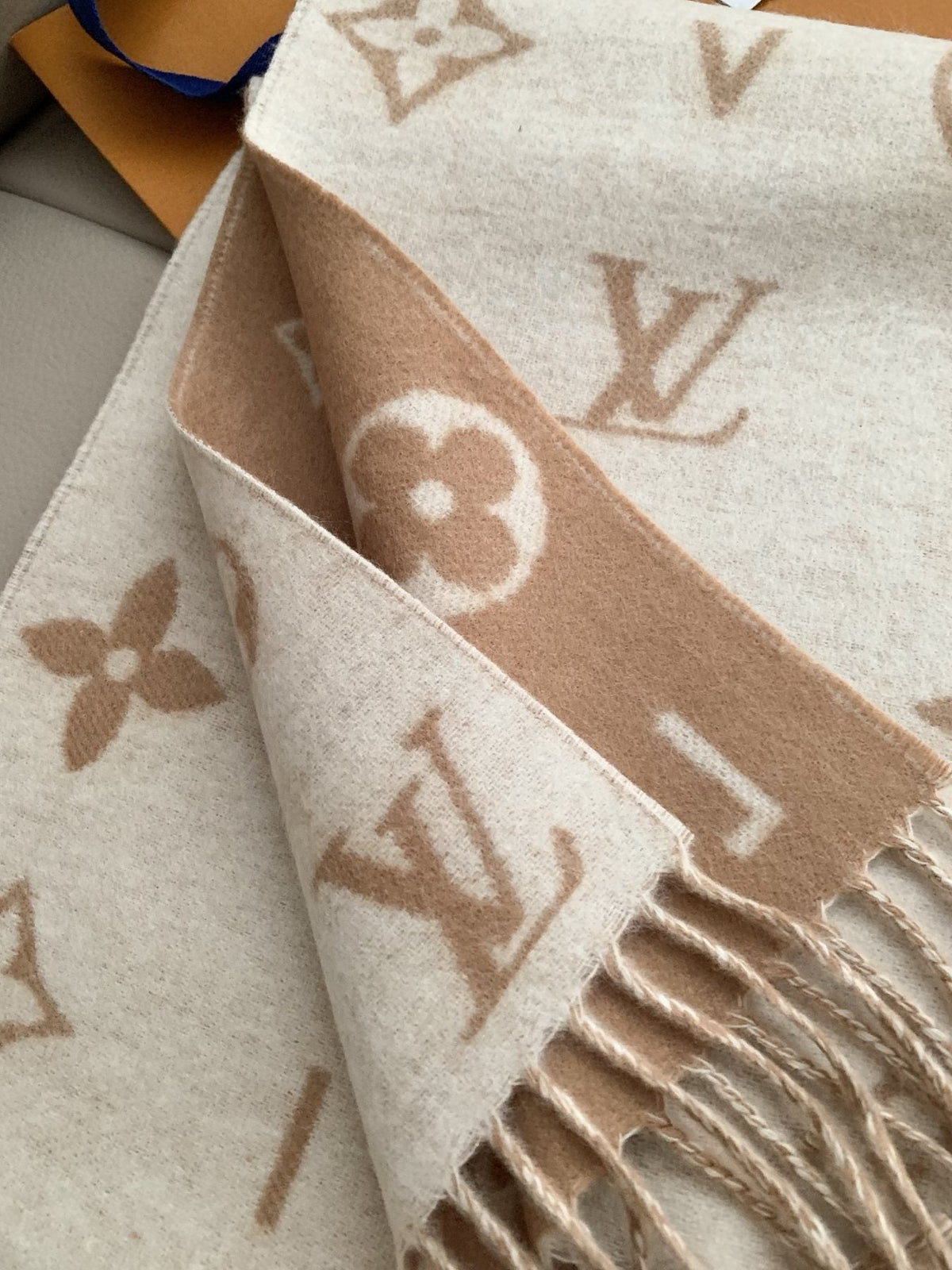 Louis Vuitton Reykjavik 2.0 Monogram Scarf — detail