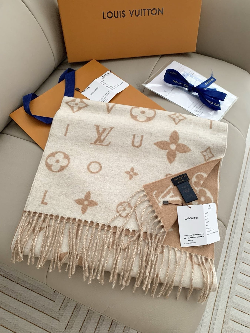 Louis Vuitton Reykjavik 2.0 Monogram Scarf — front
