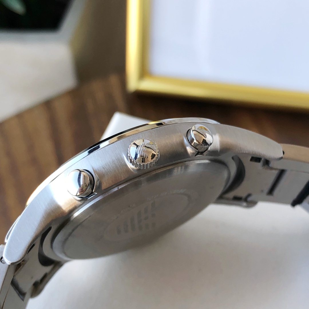 EMPORIO ARMANI Blue Dial Chronograph Watch — side