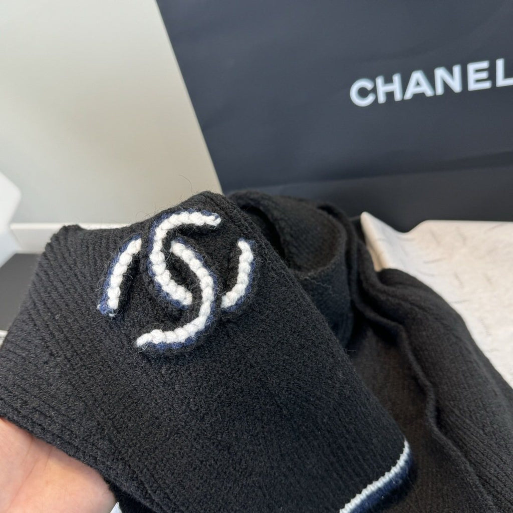 Chanel Logo Trim Knitted Scarf — detail