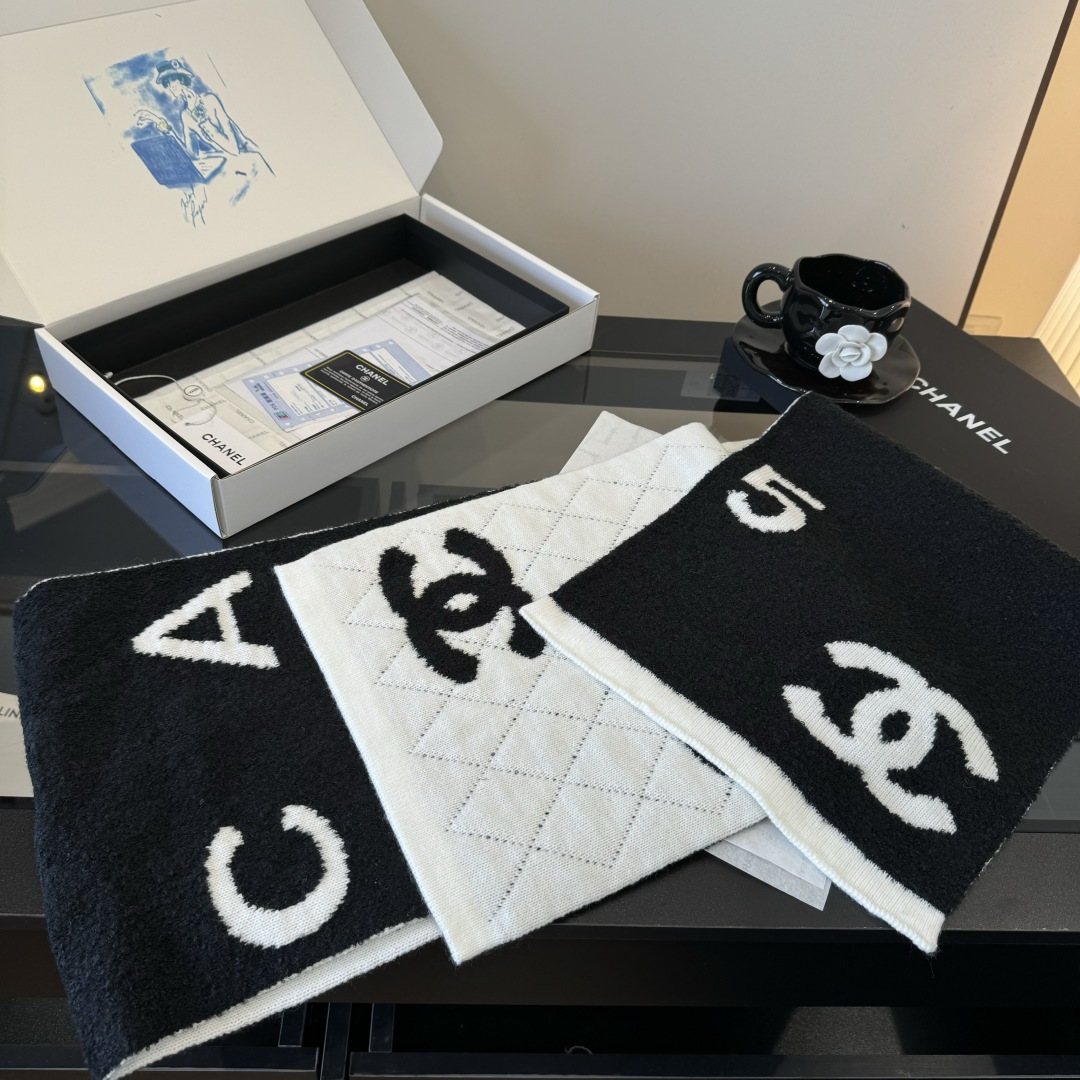 Chanel Logo Motif Knit Scarf — front