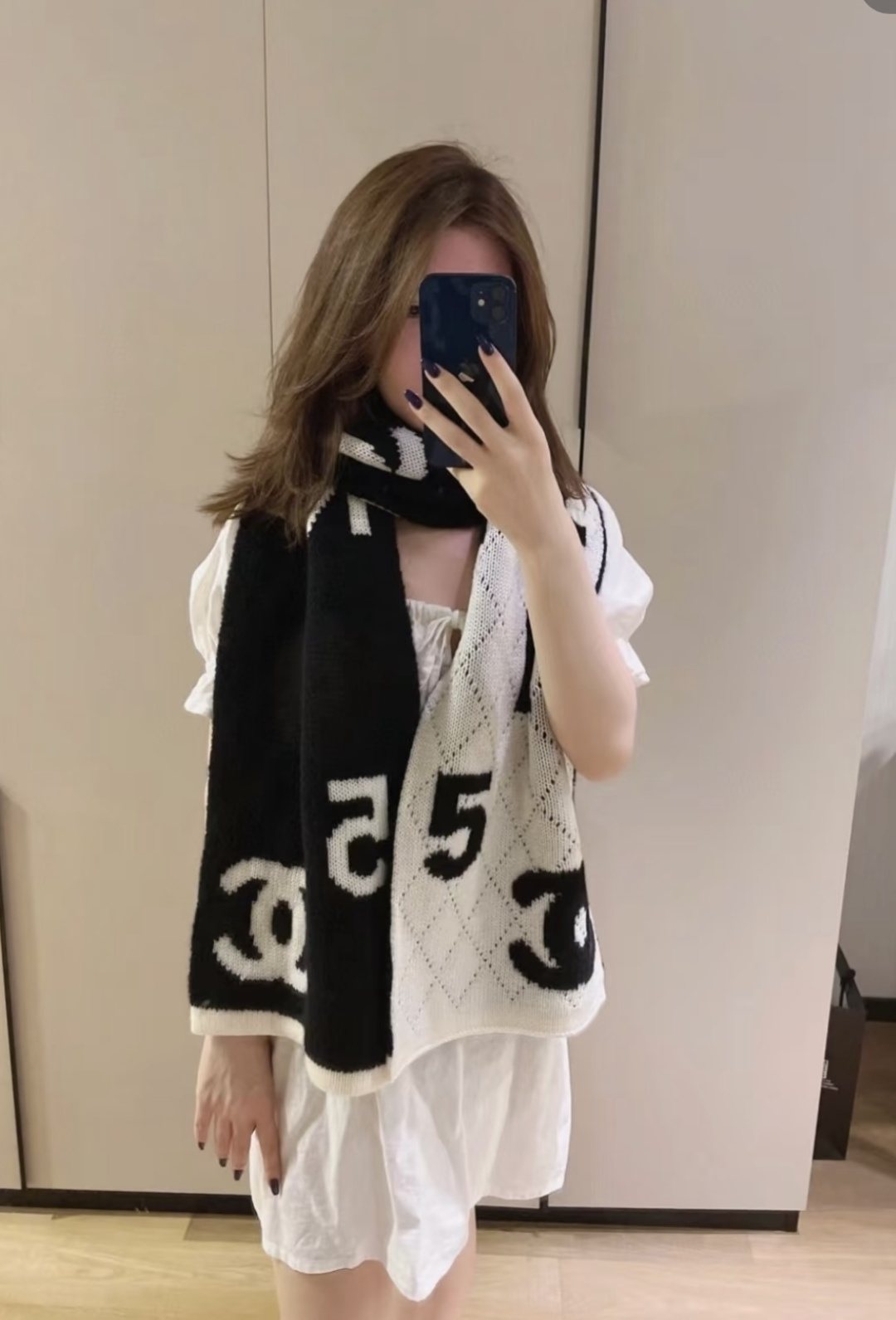 Chanel Logo Motif Knit Scarf — model