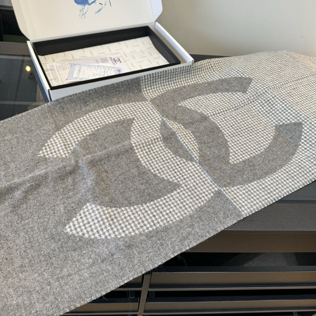Chanel Houndstooth Fringe Scarf — detail