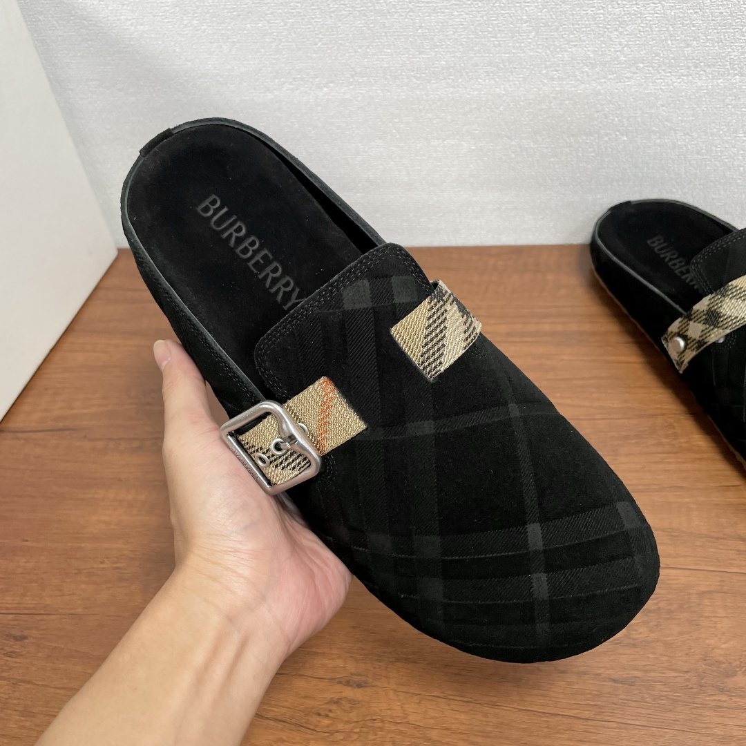 Burberry Men's Patterned Slip-On Sandals — model