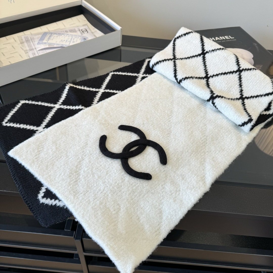 Chanel Black & White Diamond Knit Scarf — front