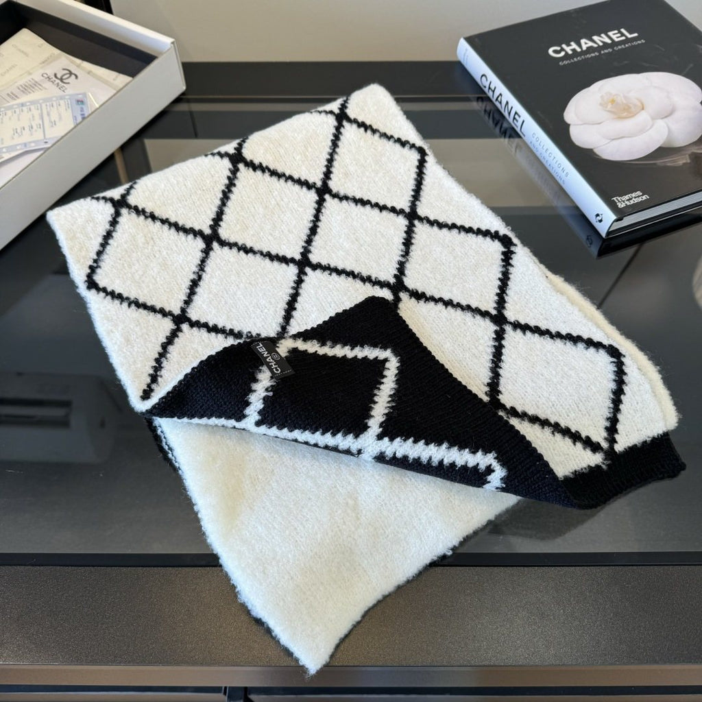 Chanel Black & White Diamond Knit Scarf — side
