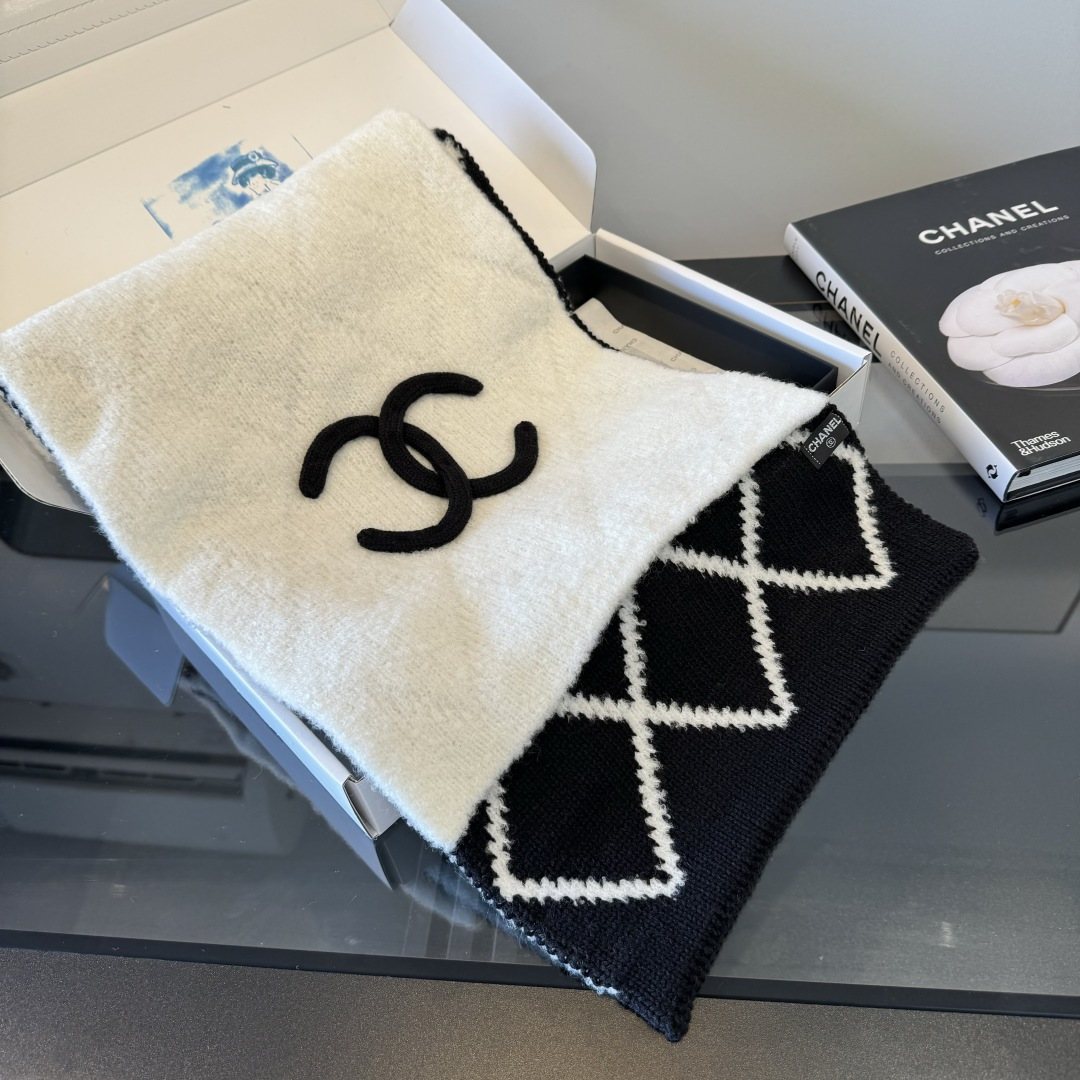 Chanel Black & White Diamond Knit Scarf — side