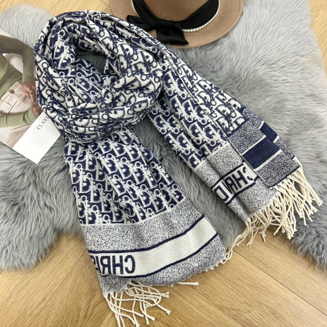 Dior Patterned Fringed Scarf — model