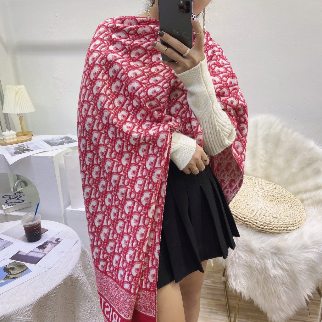 Dior Patterned Fringed Scarf — model
