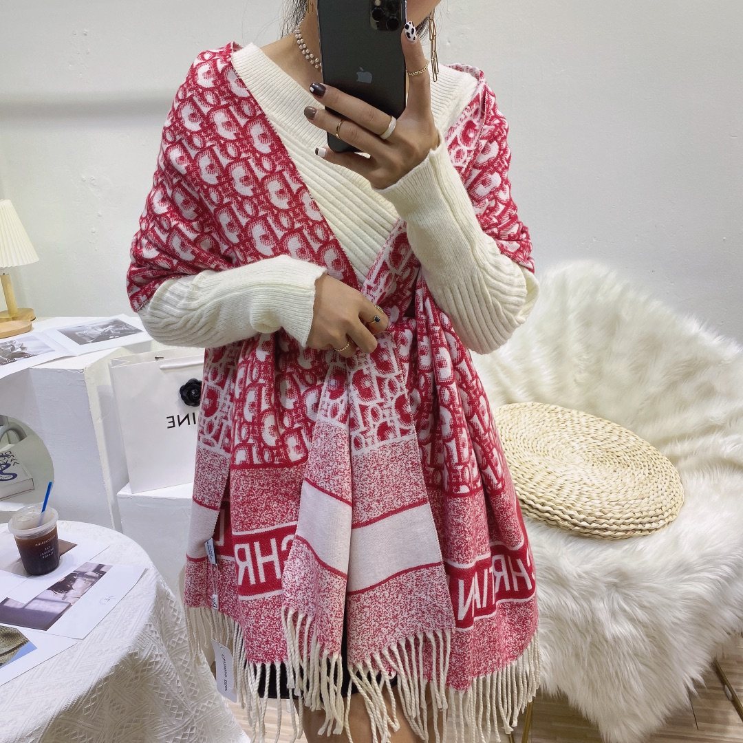 Dior Patterned Fringed Scarf — model