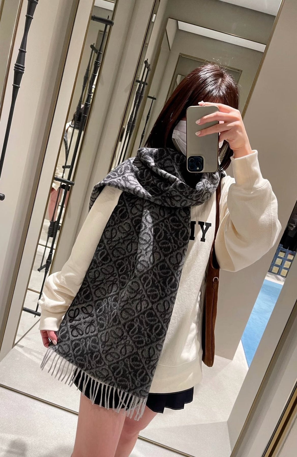 Loewe Reversible Fringe Pattern Scarf — model
