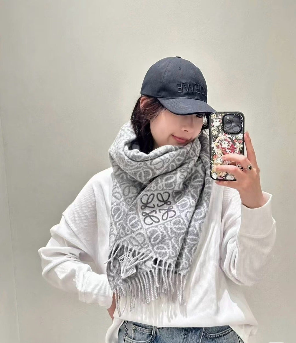 LOEWE Fringed Pattern Scarf — model