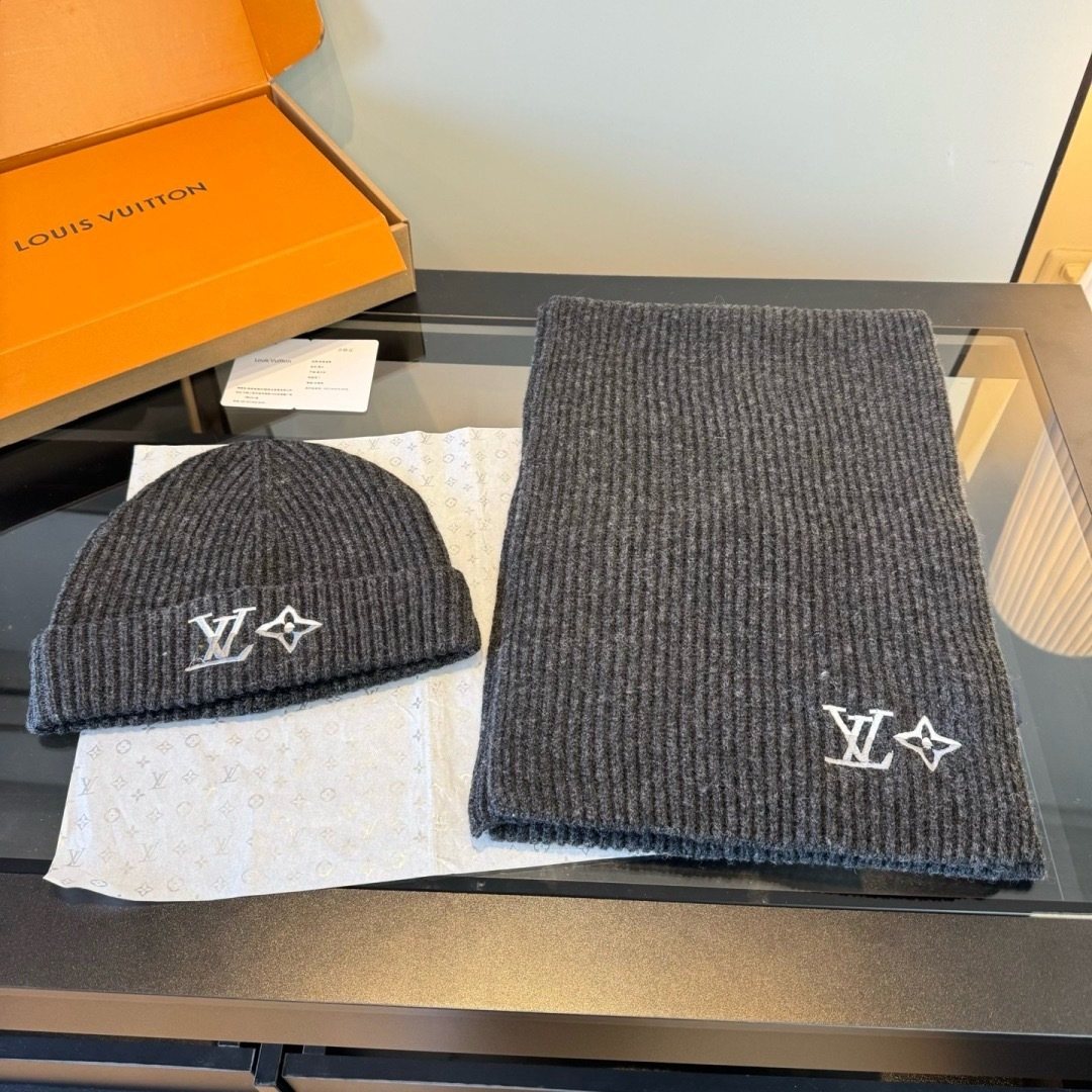 Louis Vuitton Rib-Knit Beanie & Scarf Set — front