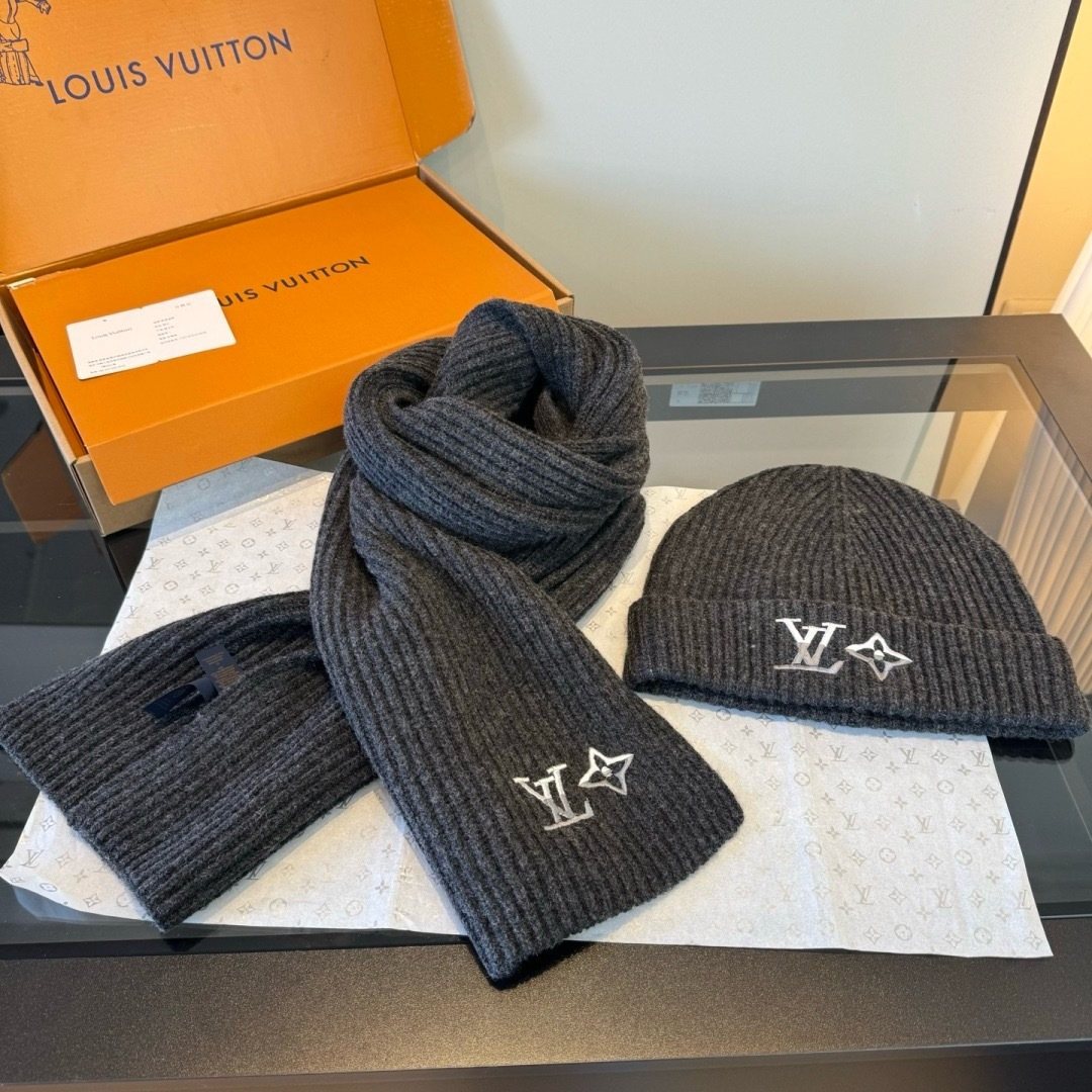Louis Vuitton Rib-Knit Beanie & Scarf Set — side
