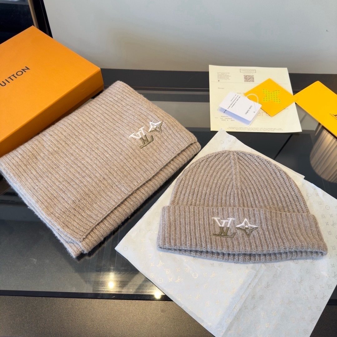 Louis Vuitton Rib-Knit Beanie & Scarf Set — front
