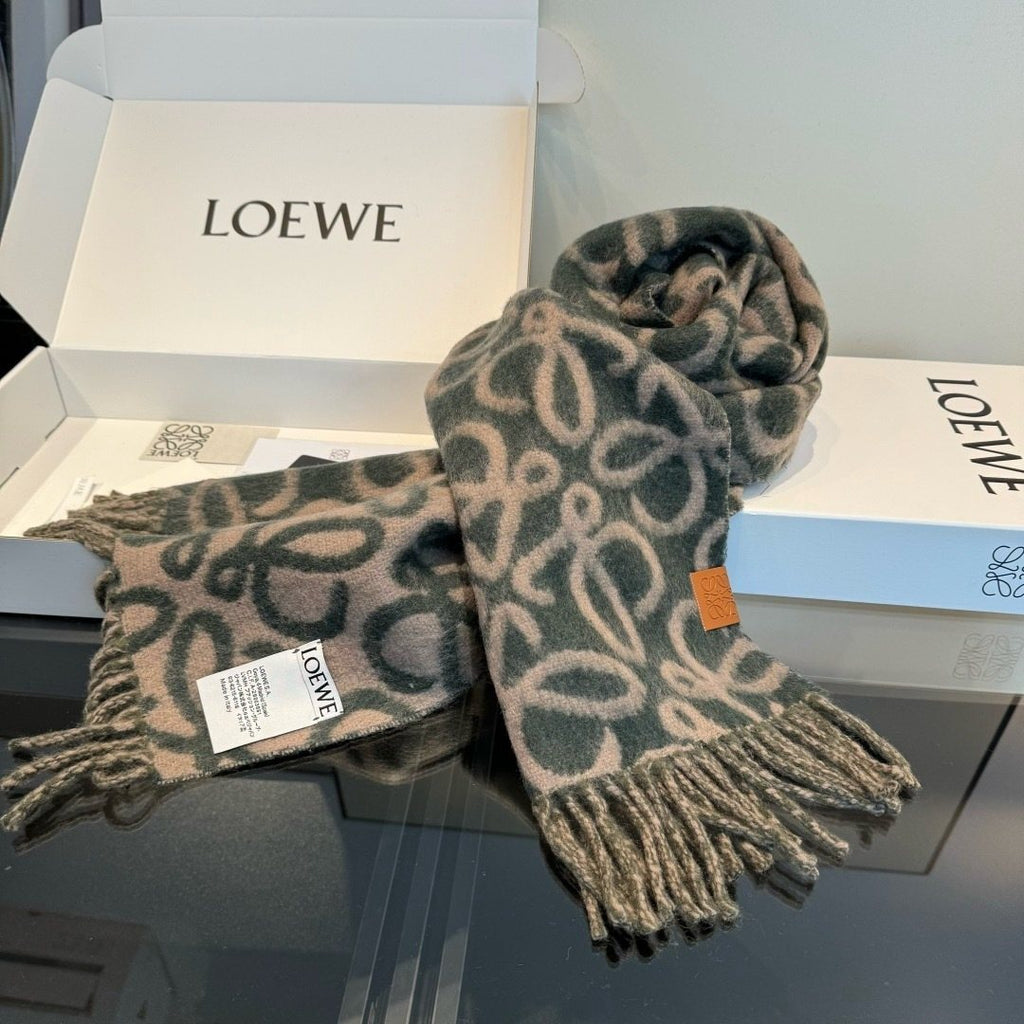 LOEWE Loop-Pattern Fringed Scarf — side