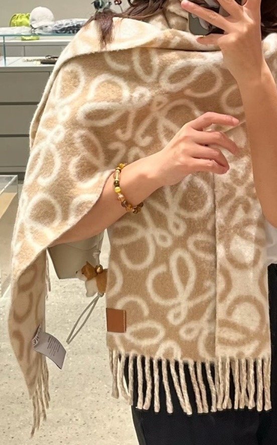 Loewe Loop Motif Fringed Scarf — model