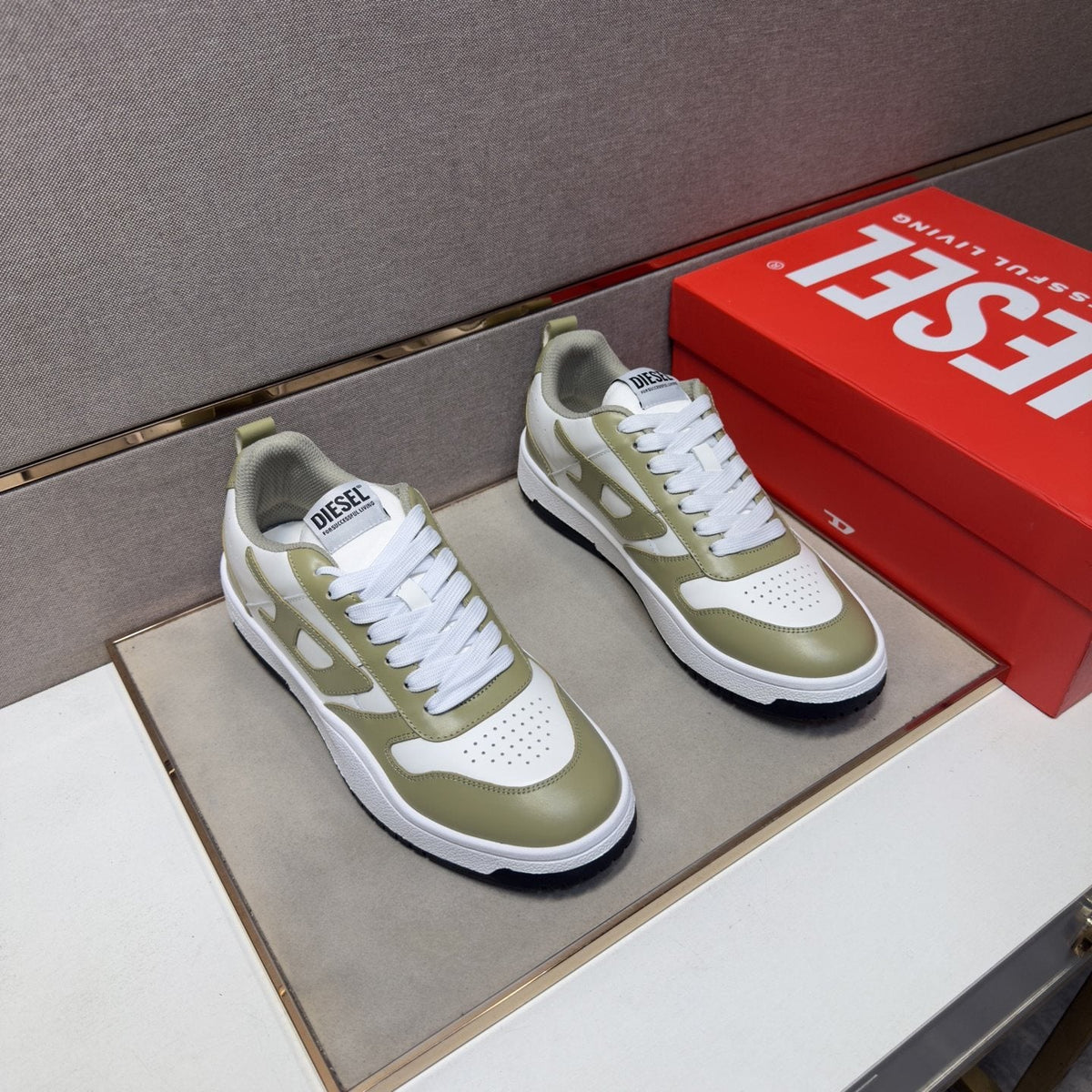 Diesel Panel Low-Top Sneakers — front