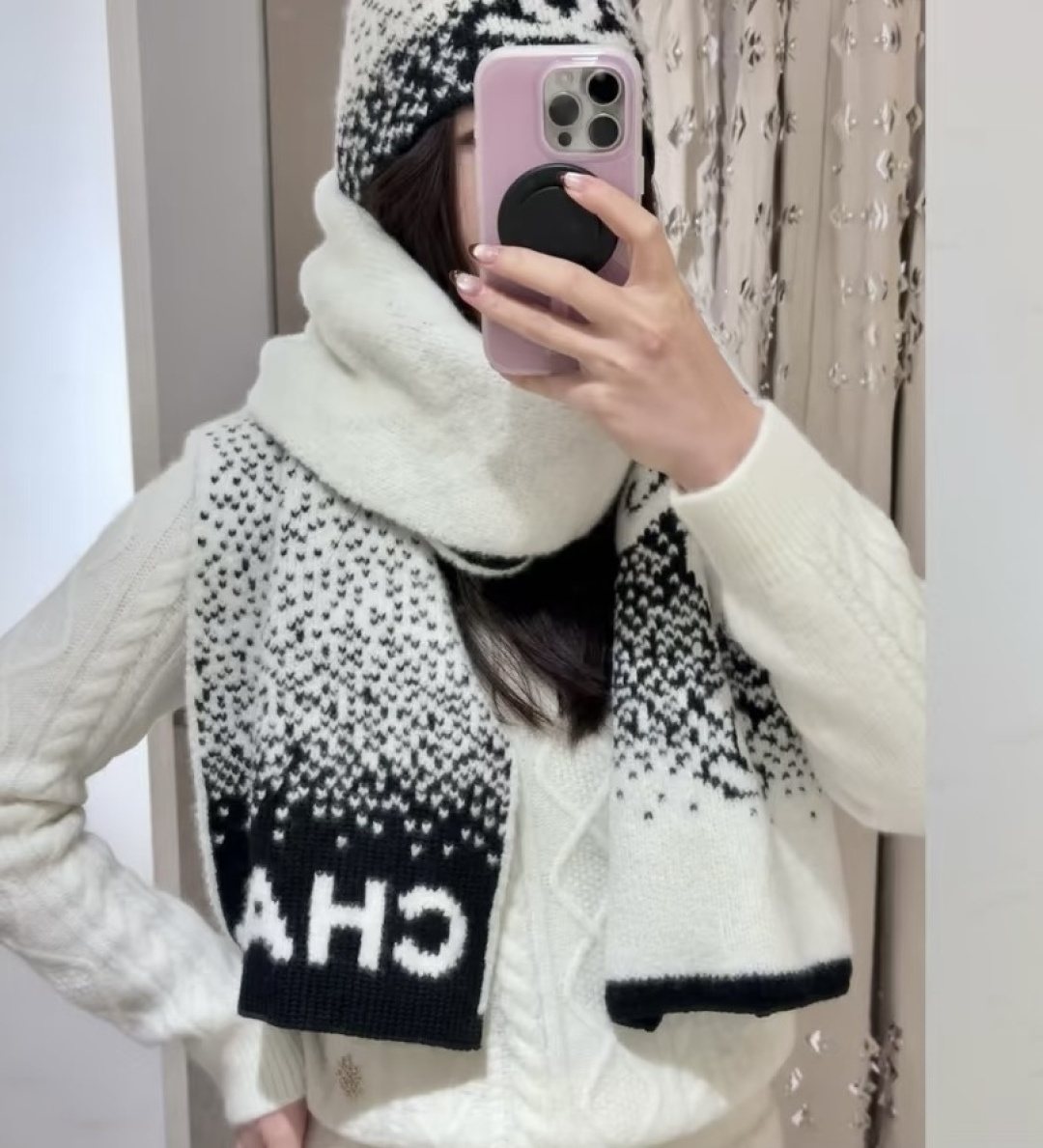 Chanel Ivory and Black Knit Scarf — model