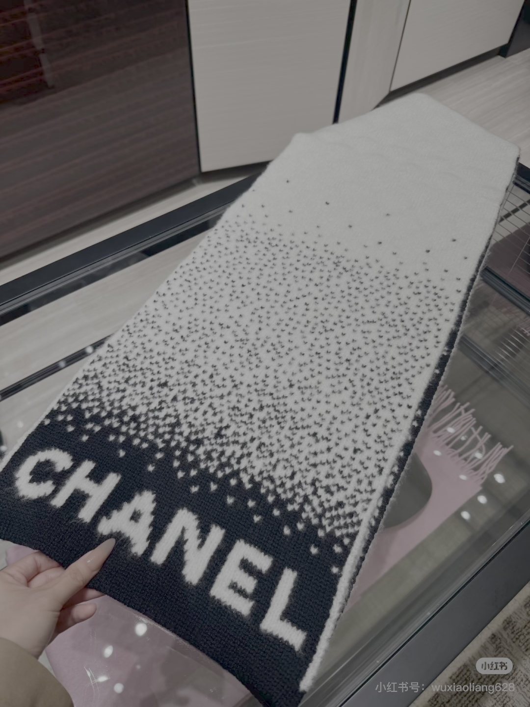 Chanel Ivory and Black Knit Scarf — model