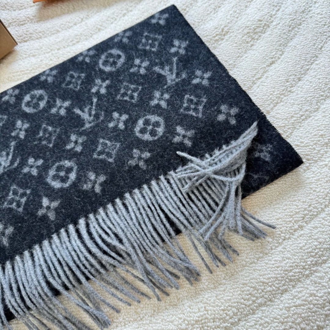 Louis Vuitton Monogram Fringe Scarf — detail