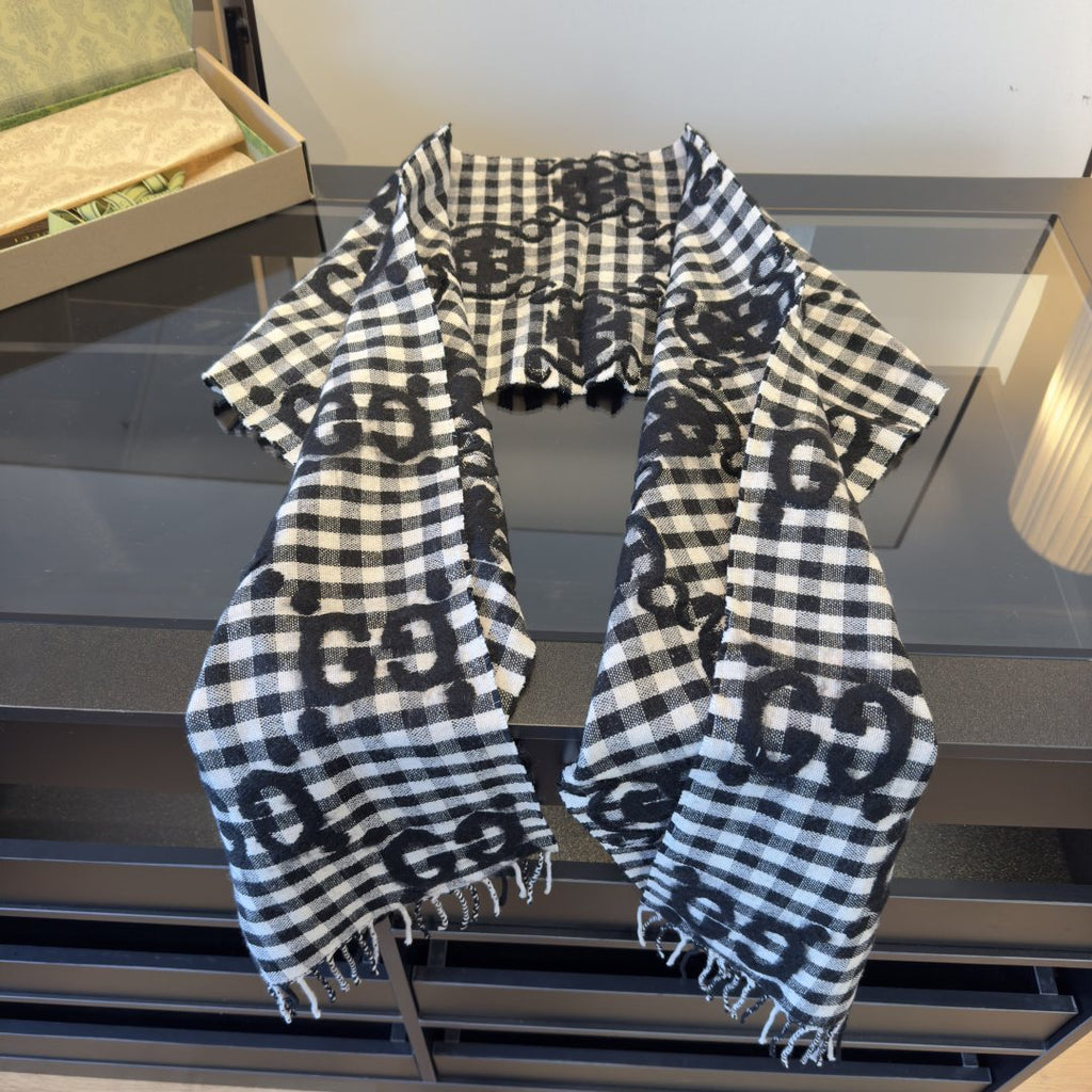 Gucci Check Fringed Scarf — front