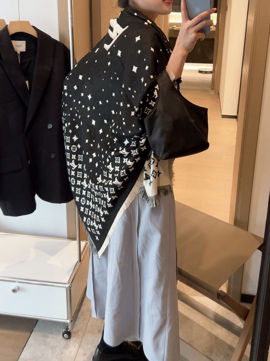 Louis Vuitton Starry Monogram Fringed Wrap — front