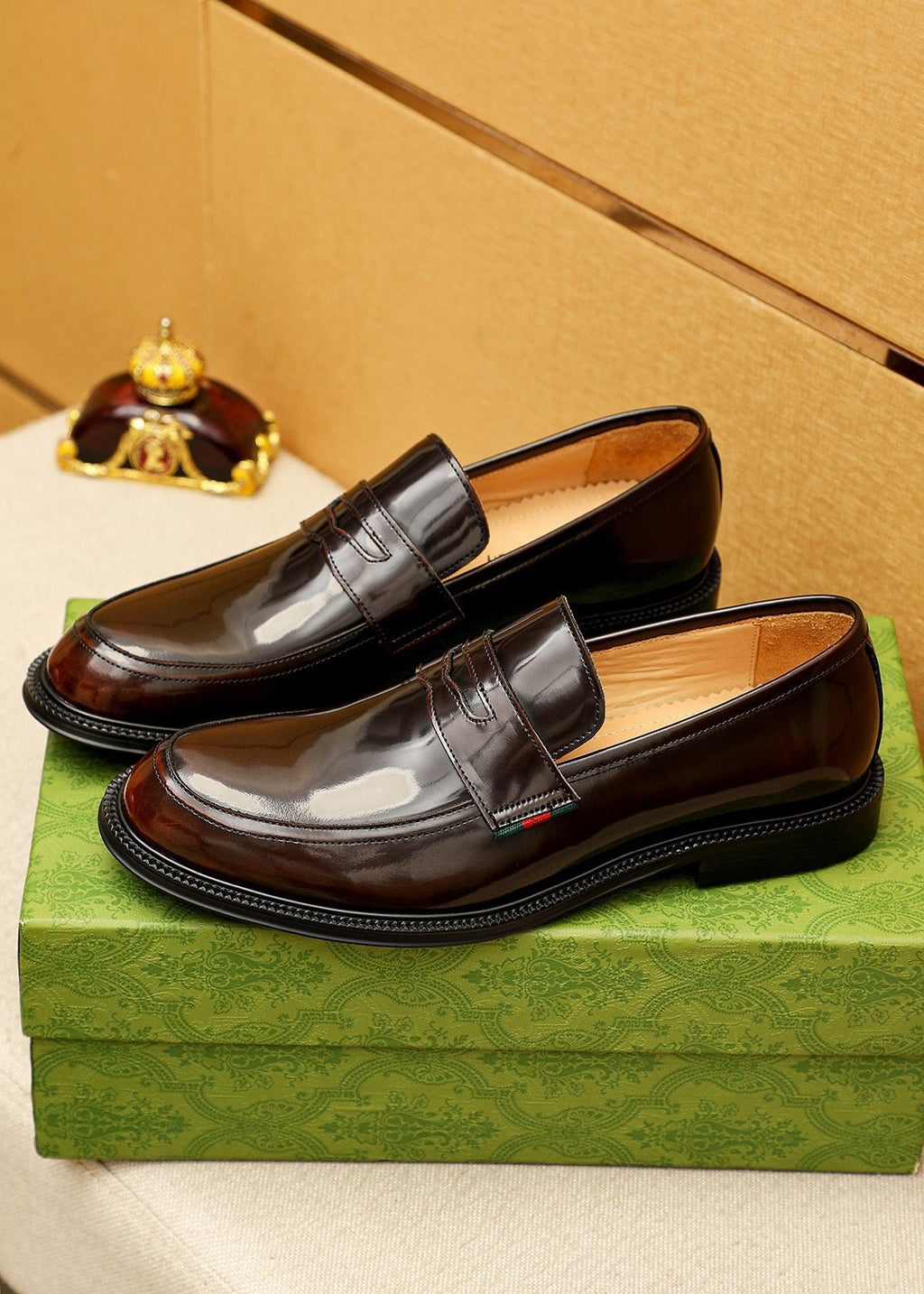 GUCCI Glossy Strap Loafers — side