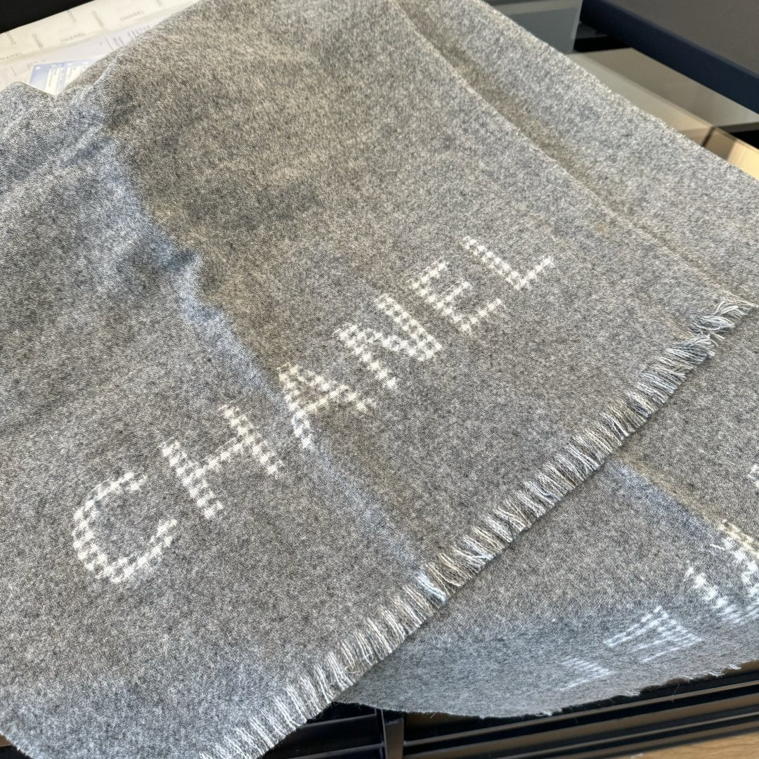 Chanel Two-Tone Houndstooth Fringe Scarf — detail