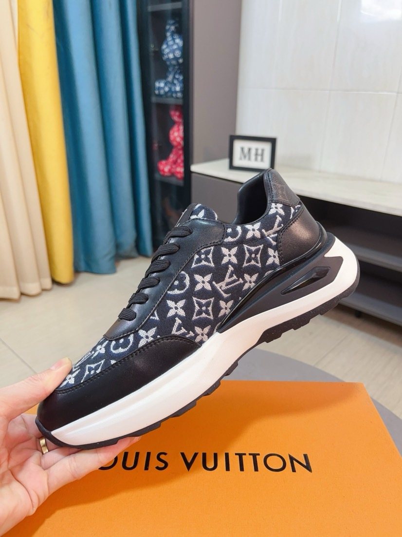 Louis Vuitton Patterned Low-Top Sneakers — front