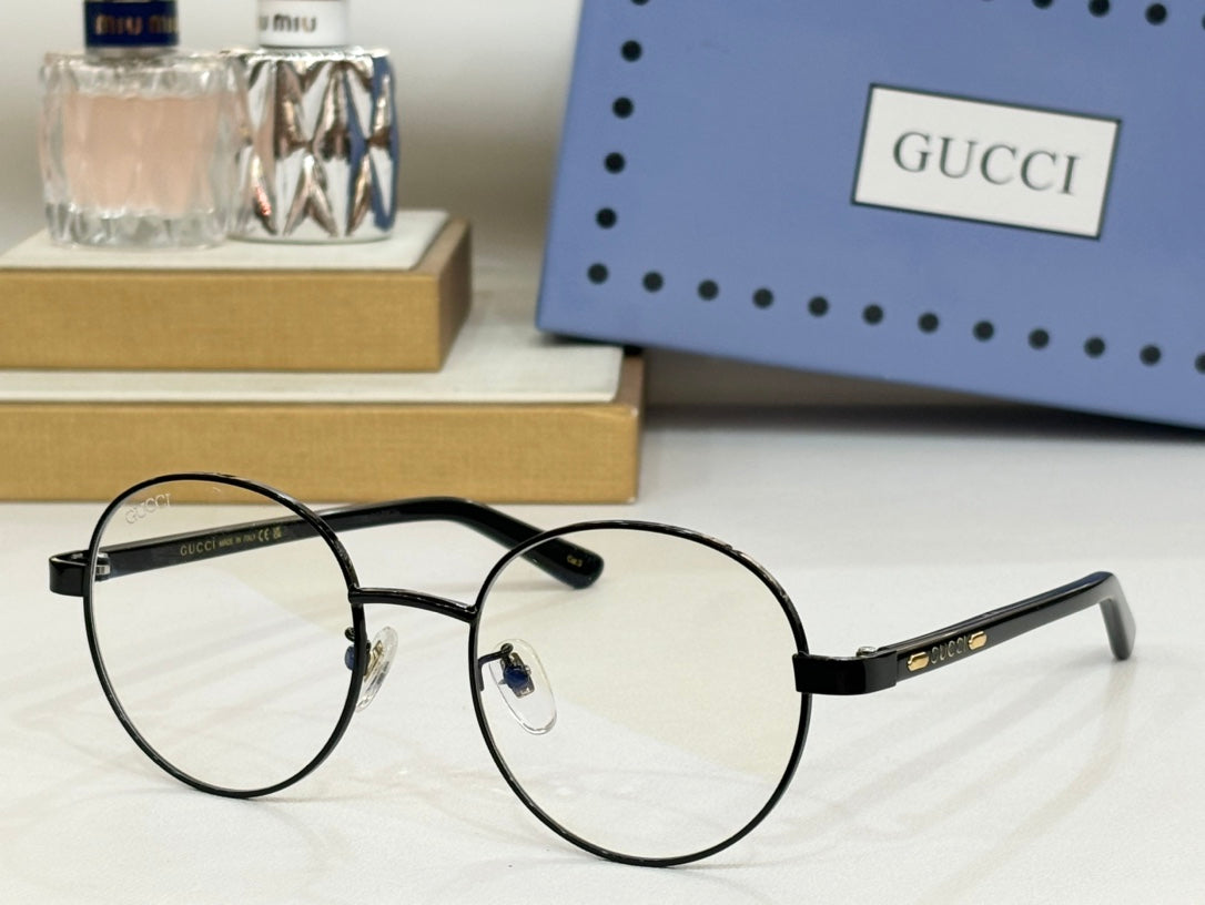 Gucci Eyeglasses – GG1585O
